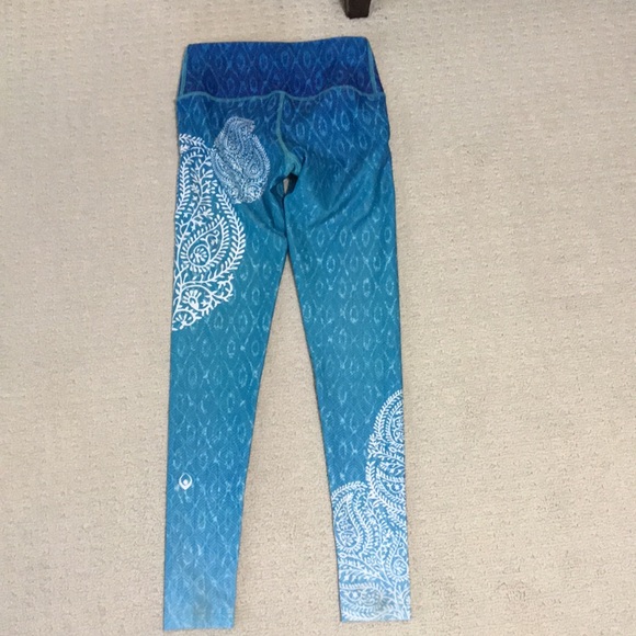 Inner Fire Yoga Workout Leggings Made in Vancouver Canada Like New Size 4 XS - Picture 5 of 6